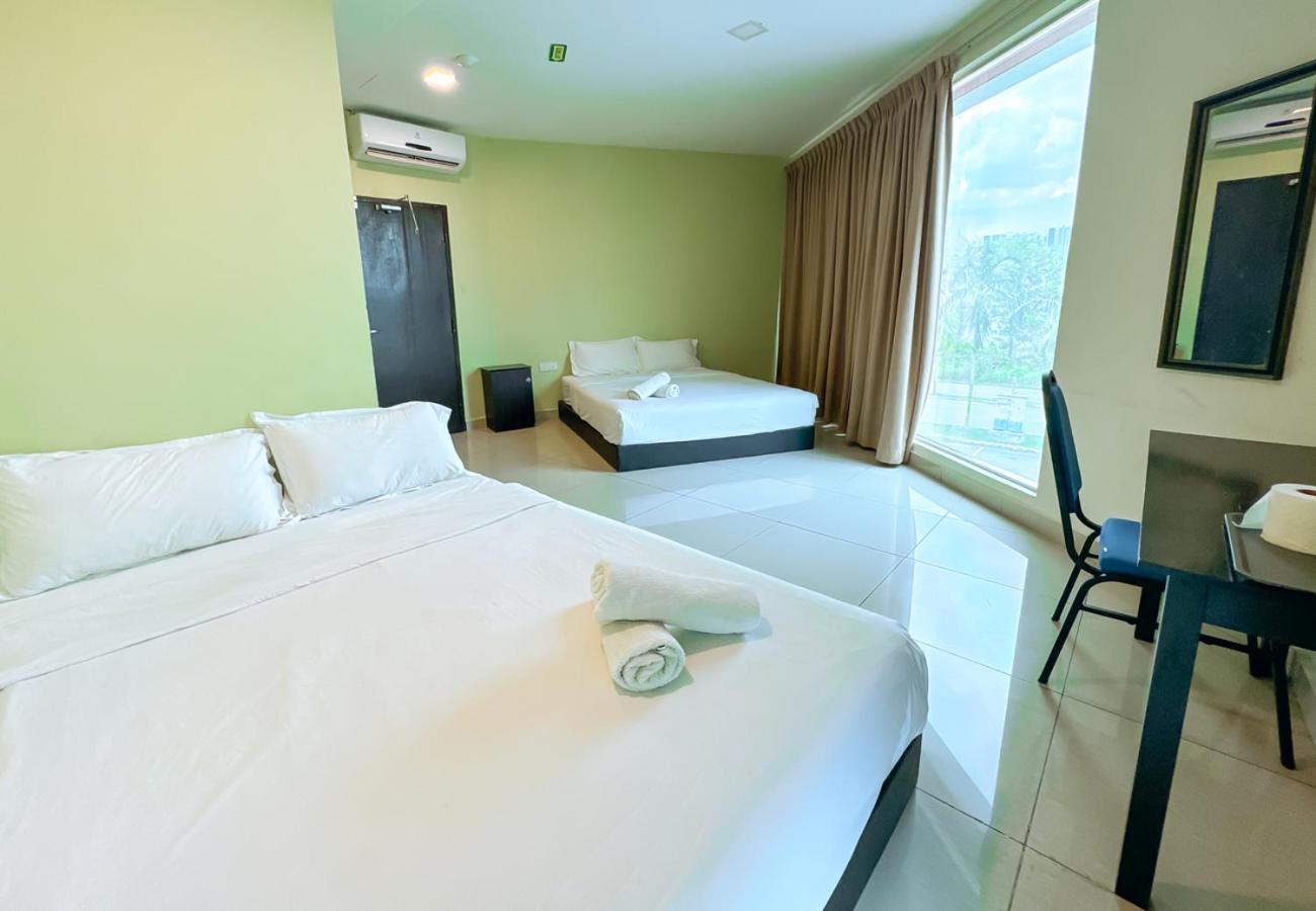 Deluxe Family Room